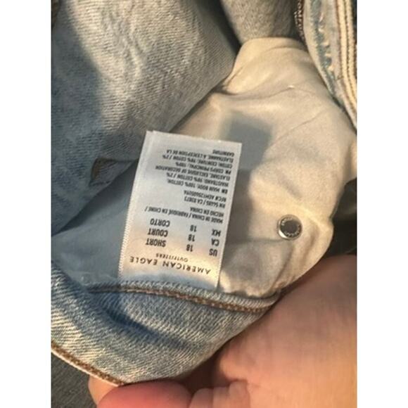 American Eagle Women's Size 18‎ Short Acid Wash Distressed Mom Jeans - Picture 5 of 5